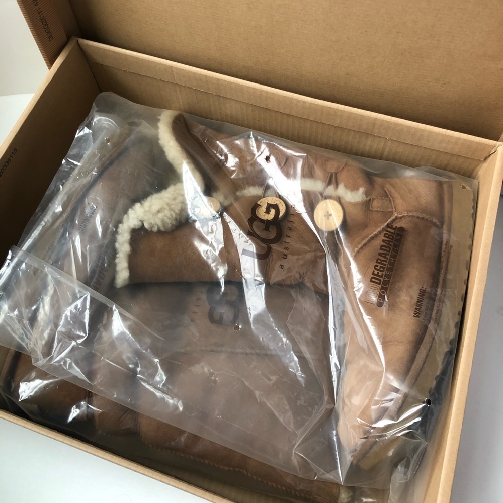UGG Bailey Button Triplet 1873 boots in Chestnut